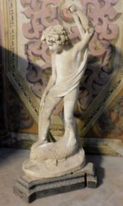 dars241 statua con fanciullo,  primi '900 in cemento, h cm 135 x 45 x 50 cm